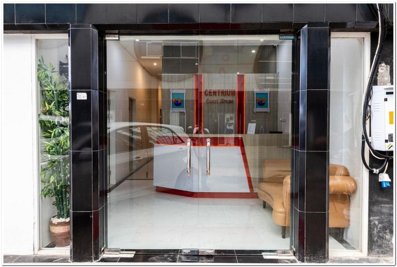 RedDoorz Plus @ Centrium Katamso Medan Exterior foto